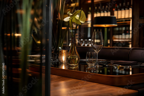 фотографія Mirrored Lounge Table With Layered Restaurant Depth And Contemporary Cafe Dining
