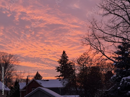 Fotografía A sunset sky filled with clouds of glowing red - Ciel couchant remplis de nuages