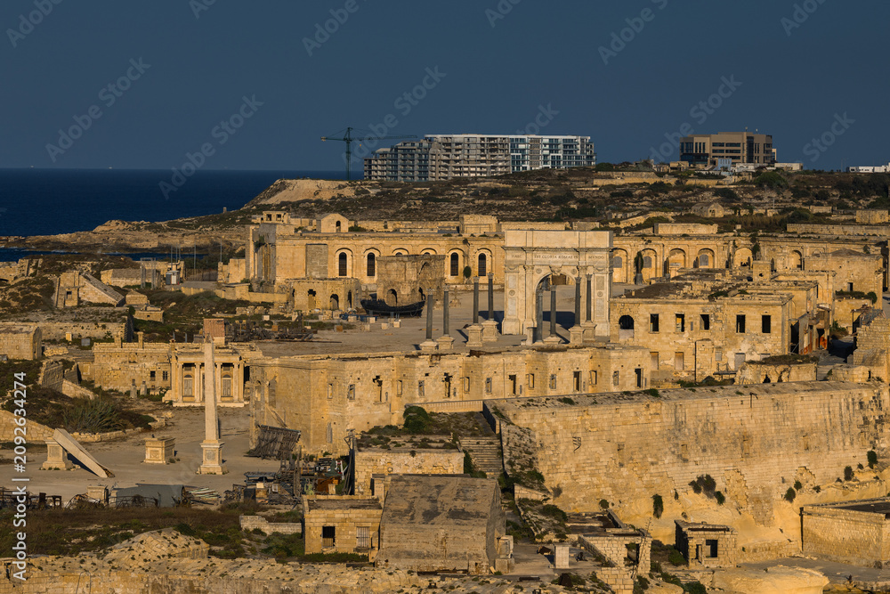 Fototapeta premium Charming historic streets and majestic architecture of Birgu (Vittoriosa), Malta. Admire the warm limestone facades, medieval defensive walls, and stunning waterfront marina views.