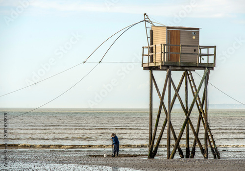 Installation de pêche au carrelet et pêche à pied à Saint-Michel-Chef-Chef, Loire-Atlantique, France