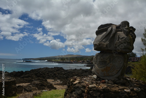 Cuadro en lienzo Moai Statues and Volcanic Landscapes of Rapa Nui, Chile