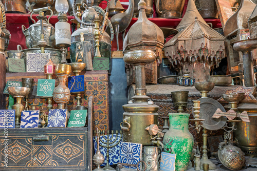 Cuadro en lienzo Brass and Bronze Antique Objects in an Antiquarian Shop, Meknes, Morocco