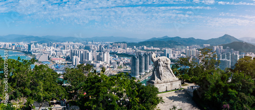 Fotografie Aerial view Stone heroic statue Deer turned his head in park overlooking harbor