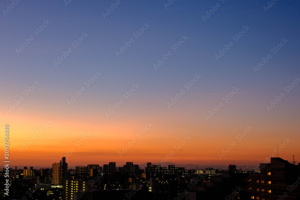Fototapeta premium 都市の夜明け 神戸市東灘区のマンション高層階より日の出の風景
