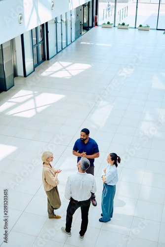 Foto Professional business people standing in a spacious modern office building lobby