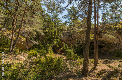 Arche naturelle aux Arcs de Saint-Pierre à Saint-Pierre-des-Tripiers, Lozère, France