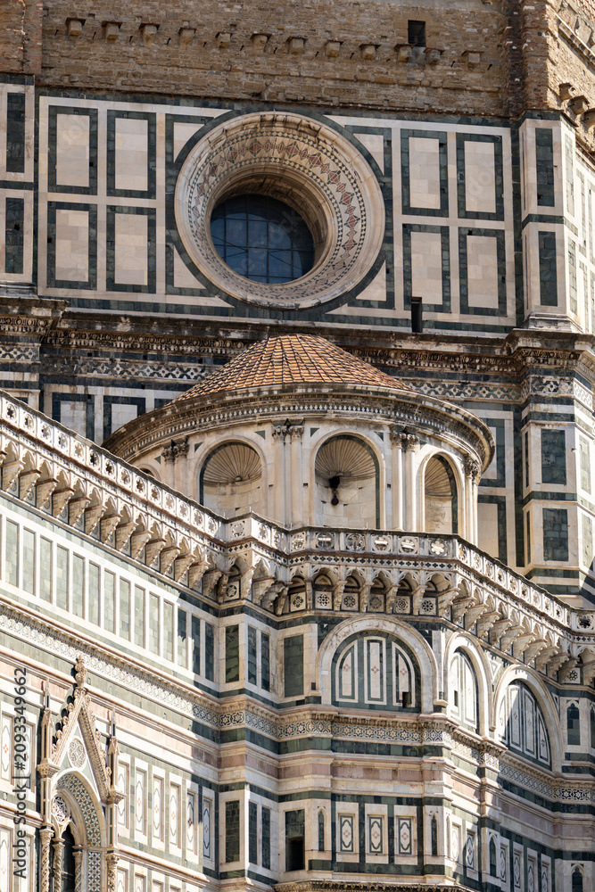 Fototapeta premium Florence, Italy, September 09 2025 Ornate Marble Facade and Circular Window Detail of Florence Cathedral Duomo in Italy