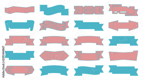 Eine Sammlung von verschiedenen dekorativen Bannern und Bändern in Blau und Rosa, isoliert auf einem weißen Hintergrund, ideal für grafische Gestaltungselemente und Beschriftungen.