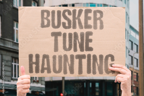 Картината върху платно "Busker Tune Haunting" Street music echoed in station