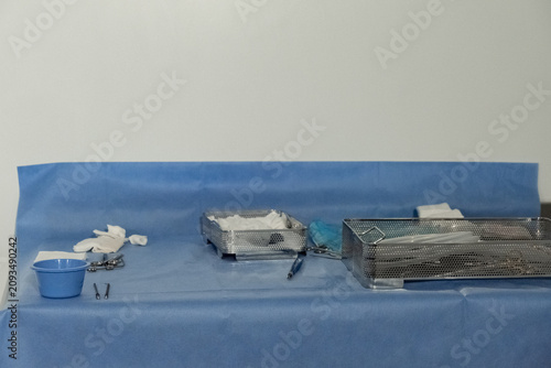 Bild auf Leinwand Stainless-steel container containing surgical instruments