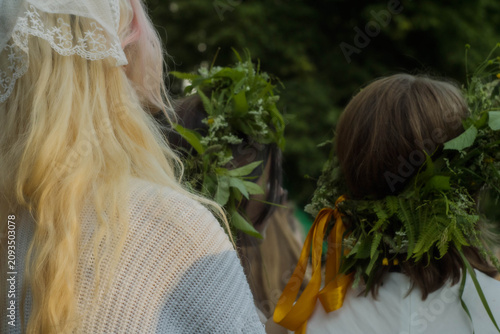 Canvastavla Two women in traditional Slavic attire, celebrating cultural heritage, timeless beauty, and enduring traditions