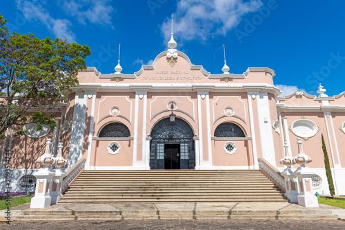 Foto Facade of the national museum of archaeology and ethnology, Guatemala City, Guatemala