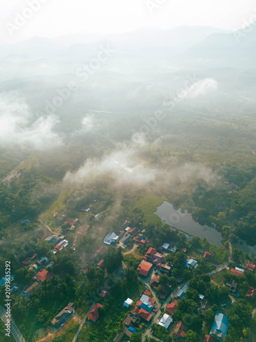 Fotografía Aerial drone view of rural settlements by a lakeside scenery at Tasik Raban or R