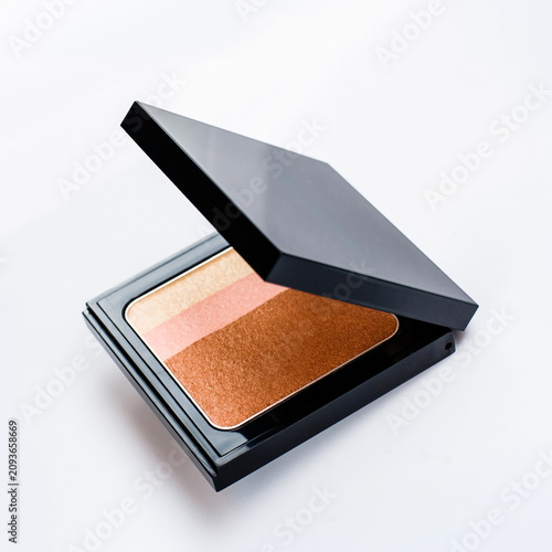 Trio Bronzer and Highlighter Makeup Palette