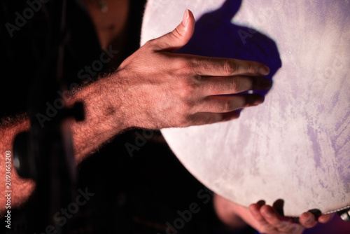 Bild auf Leinwand Mani su tamburo