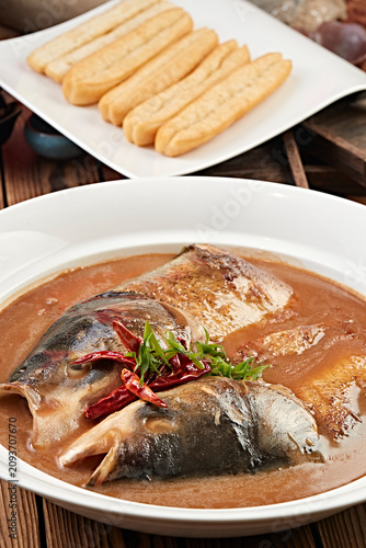 Принти на полотні Braised wild bighead carp head with fried dough sticks