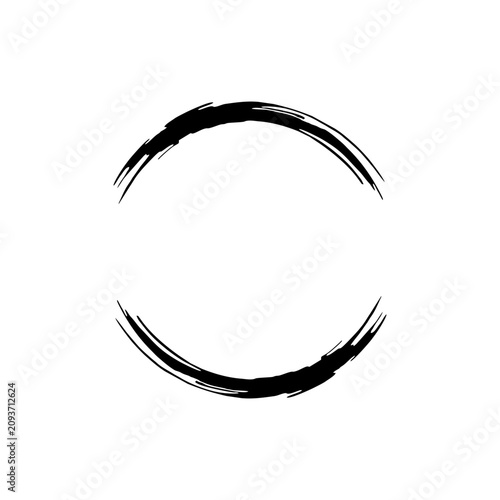 Konstfotografi Abstract black brushstroke arcs forming an incomplete circular frame on a white background, depicting a grunge artistic element