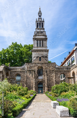 Εκτύπωση καμβά Ruins of Christ Church Greyfriars, a Wren church (1704) blitzed in 1940, now a public garden on Newgate Street