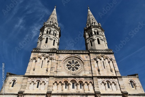 Photos La partie supérieure de la façade de l’église saint-Pierre à Mâcon