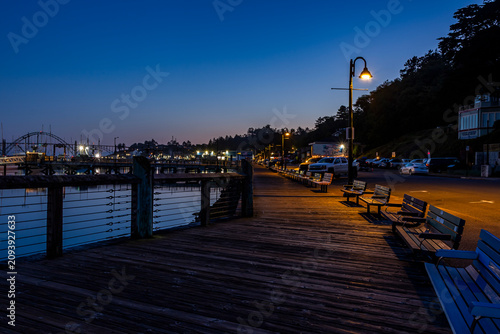 Foto Embarcadero Marina in Newport, Oregon, in summer night