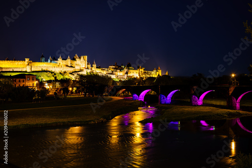 Obraz na plátně Luminous medieval ramparts of ancient walled city of Carcassonne