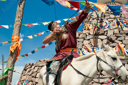 Schilderij op canvas Archers performing at the Naadam Festival on the grasslands