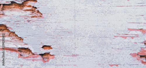 Schilderij op canvas Severe damage on an old reddish-brown grained wooden board with remnants of crum