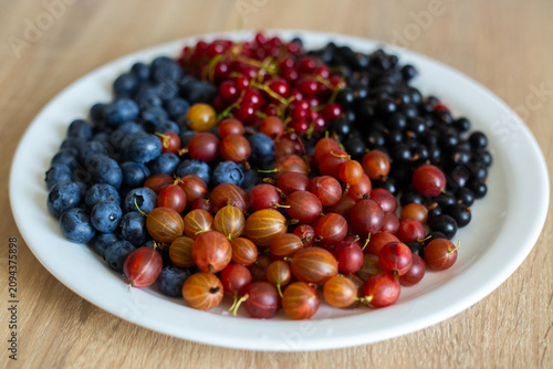 red currant in a bowl