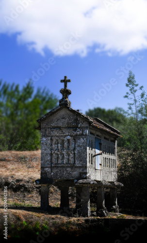 Cuadro en lienzo Traditionally, granaries – also known as ‘hórreos’ or ‘cabazos’ in Galicia – used for storing the maize harvest