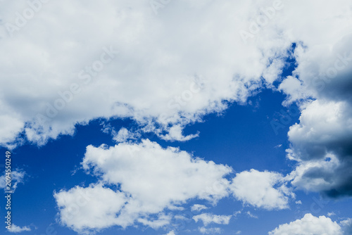 Εκτύπωση καμβά White clouds against a bright blue sky