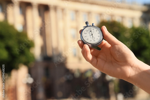 Hand holding a stopwatch ou...