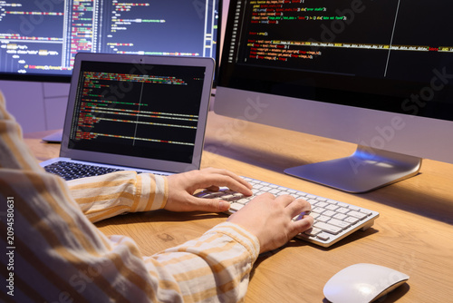 Female programmers hands wo...