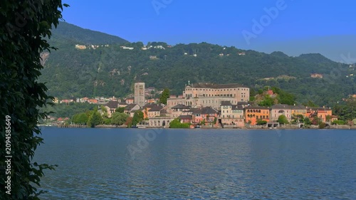  isola di orta san giulio con barca, italia