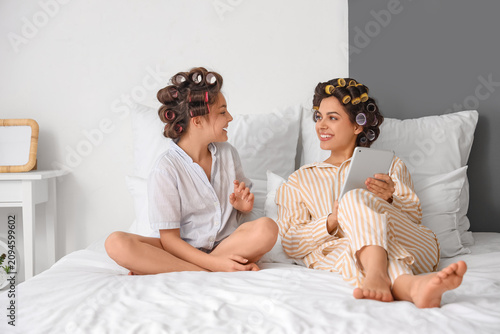 Little girl and her mother ...