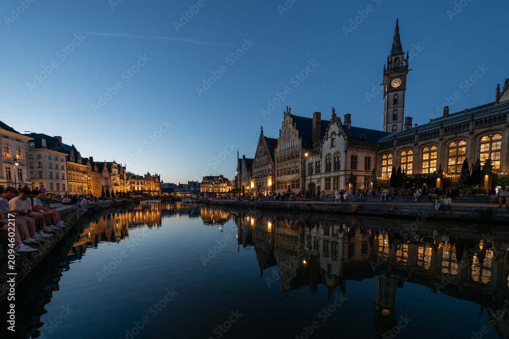 Fototapeta premium Ghent at night
