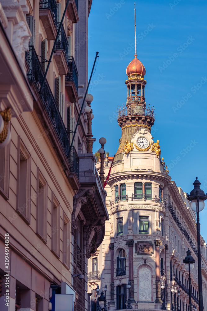 Fototapeta premium Metropolis Building rising above Alcala Street at the corner with Sevilla Street in Madrid Spain