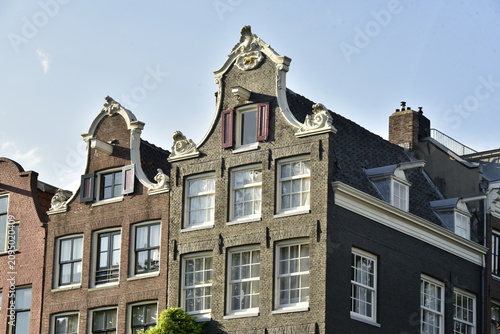 Photography Maisons traditionnelles et typiques avec souvent toit à deux versant ainsi qu'un