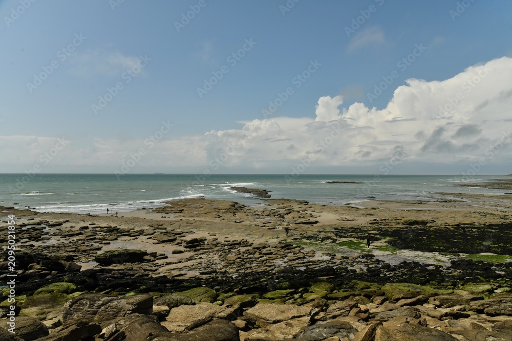 Fototapeta premium Le littoral accidenté vers le cap Gris Nez à la Côte d'Opale à Audresselle en France 