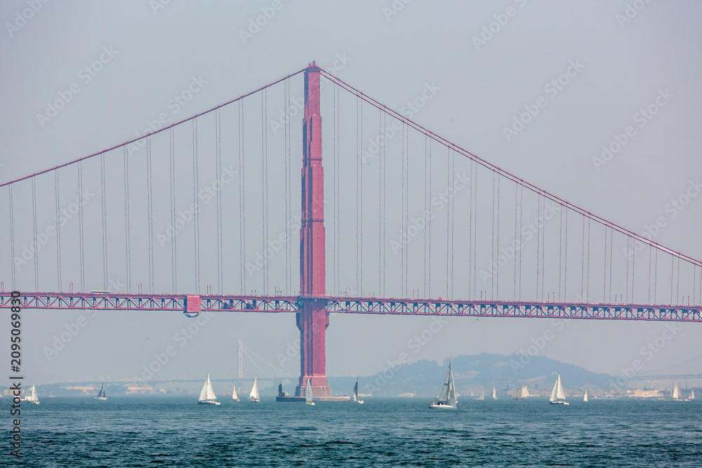 Fototapeta premium Golden Gate Bridge and San Francisco Bay