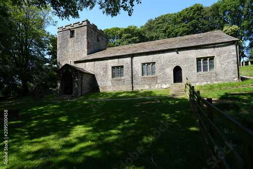 Fotografie St Peter's Church, East Marton, was first built during Norman times to replace an earlier Saxon church