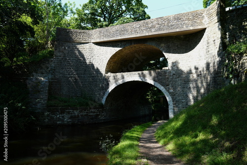 Obraz na płótnie Double Arched Grade II listed Building Bridge Leeds Liverpool Canal, East Marton