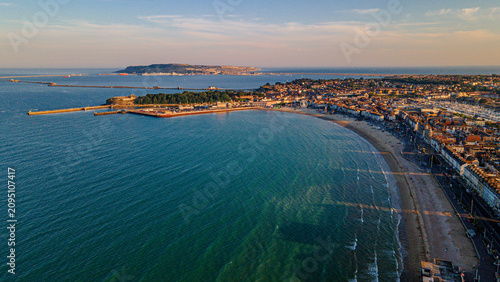 Canvastavla Scenic drone view of bay coastline and isle of portland on horizon