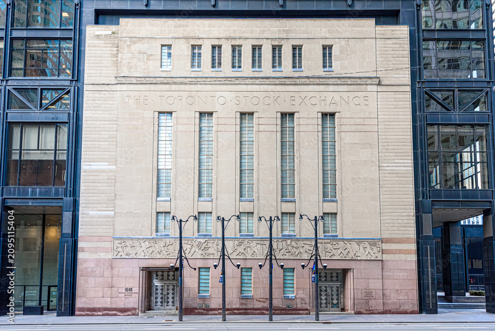 Obraz premium Mixed architecture in the former Toronto Stock Exchange heritage building, Canada