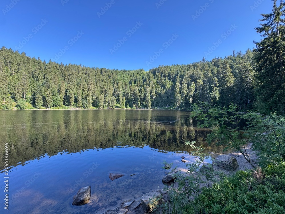 Fototapeta premium Former glacial lake Mummelsee or Lake Mummel (Black Forest National Park, Germany) - Der Mummelsee an der Schwarzwaldhochstraße oder ehemaliger Karsee Mummelsee (Nationalpark Schwarzwald, Deutschland)