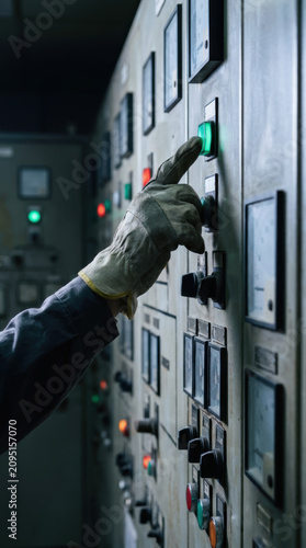 Obraz na płótnie Industrial control system engineer glove pressing button
