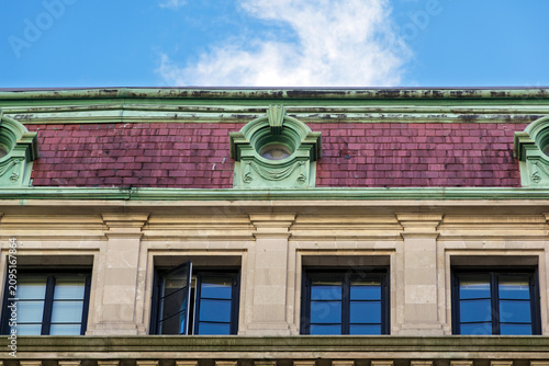 Cuadro en lienzo Upper facade detail of a historic Beaux-Arts building in Boston