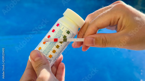 фотографія Self-measurement of the water parameters in the pool using test strips