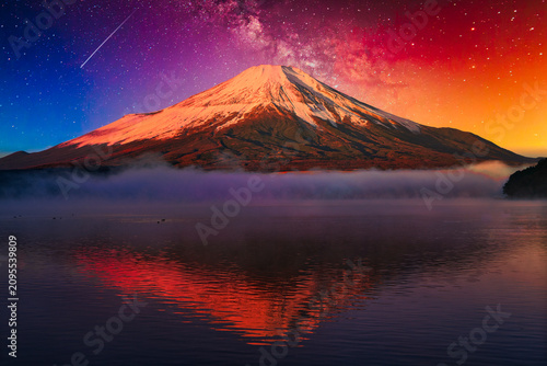 Quadro su tela 山中湖の富士山と美しい星空合成