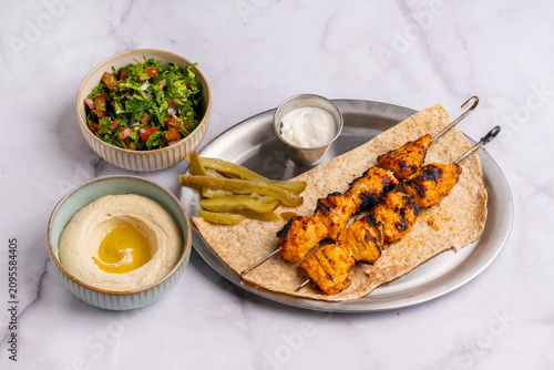 Plat Taouk poulet traditionnel Libanais