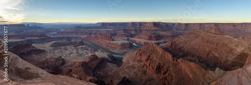 Panel kuchenny z motywem Majestic breathtaking canyon landscape features deep valley winding river red rock formations under vast bright sky creating awe inspiring scenic view across dry desert terrain of utah usa